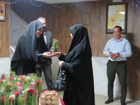 گزارش تصویری| تجلیل مدیرکل بهزیستی البرز از بانوان به مناسبت میلاد حضرت فاطمه زهرا(س) و گرامیداشت مقام زن و روز مادر