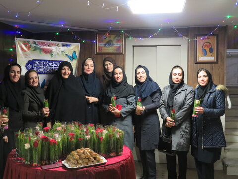 گزارش تصویری| تجلیل مدیرکل بهزیستی البرز از بانوان به مناسبت میلاد حضرت فاطمه زهرا(س) و گرامیداشت مقام زن و روز مادر