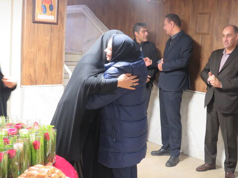گزارش تصویری| تجلیل مدیرکل بهزیستی البرز از بانوان به مناسبت میلاد حضرت فاطمه زهرا(س) و گرامیداشت مقام زن و روز مادر