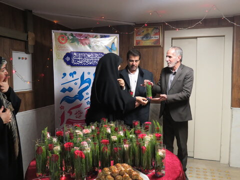 گزارش تصویری| تجلیل مدیرکل بهزیستی البرز از بانوان به مناسبت میلاد حضرت فاطمه زهرا(س) و گرامیداشت مقام زن و روز مادر