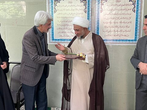 مراسم تقدیر از حاج‌آقا فهیمی، امام جماعت اداره‌کل بهزیستی فارس