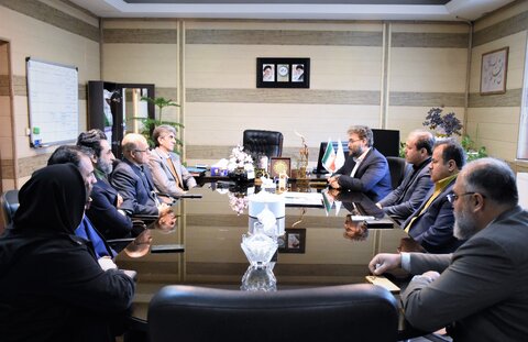 دیدار مدیر شعب بانک رفاه با مدیرکل بهزیستی