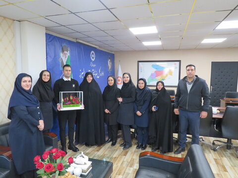 تقدیر کارکنان بهزیستی البرز از مدیرکل به مناسبت میلاد حضرت زهرا(س) و گرامیداشت مقام زن و روز مادر