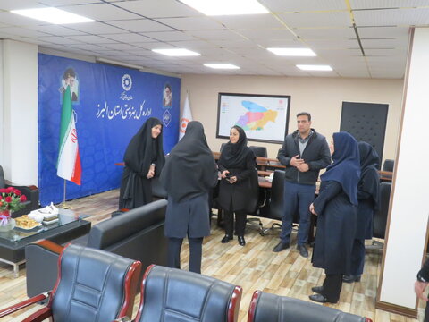 تقدیر کارکنان بهزیستی البرز از مدیرکل به مناسبت میلاد حضرت زهرا(س) و گرامیداشت مقام زن و روز مادر