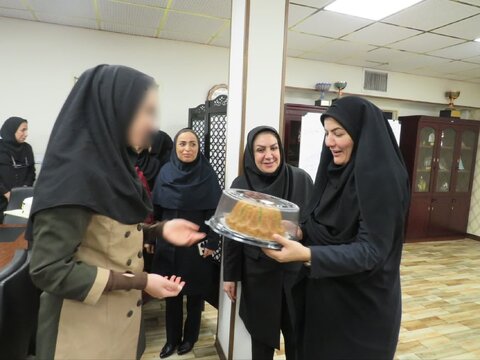 دیدار دختران هدایت‌شده به زندگی مستقل با مدیرکل بهزیستی البرز و تبریک روز ولادت حضرت زهرا (س) و روز مادر