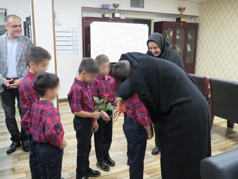 دیدار صمیمی کودکان مقیم بهزیستی با مدیرکل بهزیستی البرز به مناسبت روز مادر