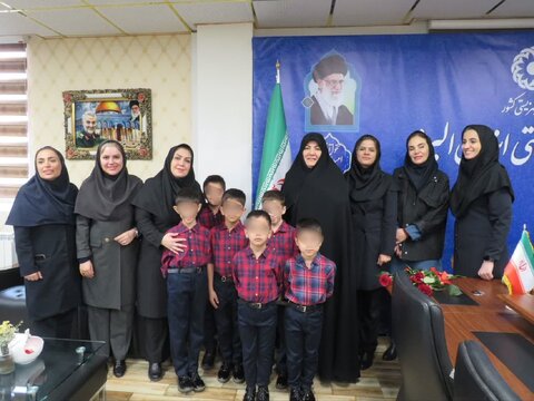 دیدار صمیمی کودکان مقیم بهزیستی با مدیرکل بهزیستی البرز به مناسبت روز مادر