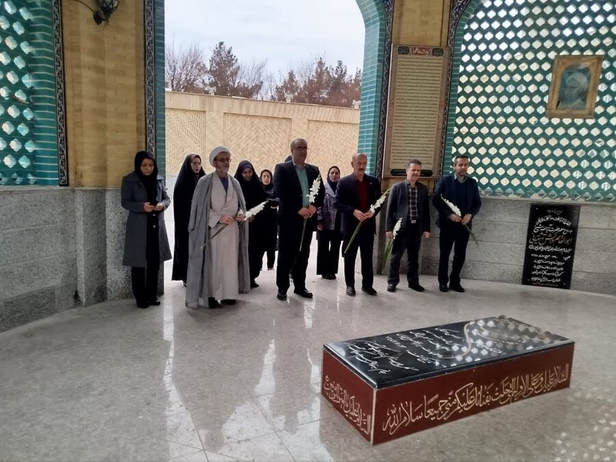 ادای احترام به مقام شامخ شهدای شهرستان آشتیان 