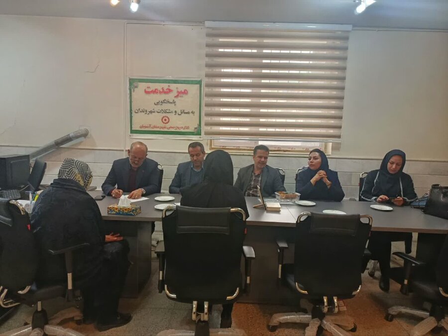 میز خدمت بهزیستی با حضور مدیرکل و اعضای شورای معاونین در اداره بهزیستی آشتیان