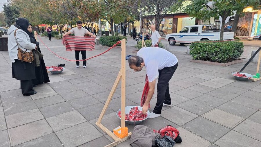 اجرای تئاتر خیابانی توسط توانخواهان به مناسبت هفته جهانی افراد دارای معلولیت