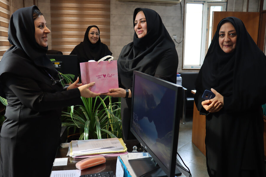 تقدیر و تجلیل مهرناز اسکندری، مدیرکل بهزیستی استان بوشهر از بانوان شاغل به مناسبت میلاد حضرت فاطمه زهرا (س)، پاسداشت مقام مادر و روز زن