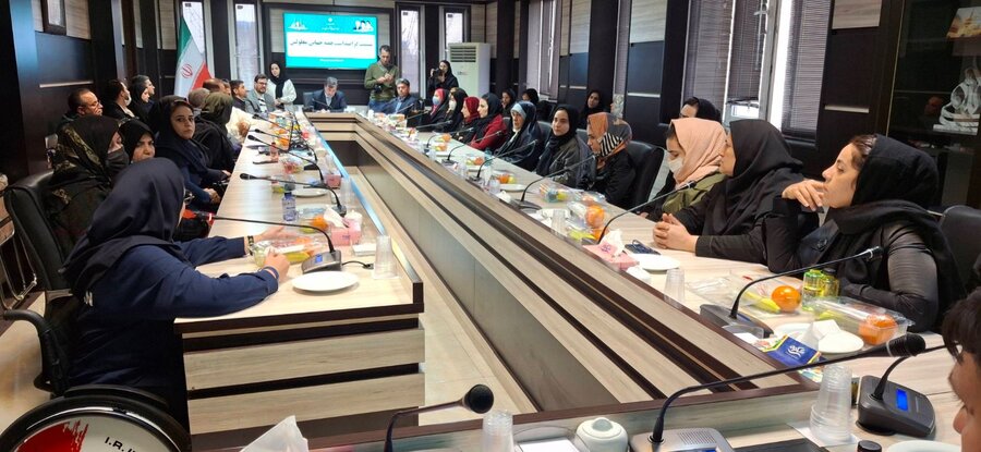 شهرری | نشست صمیمی  معاون  استاندار و فرماندارویژه شهرستان ری با نخبگان و فعالان حوزه معلولیت