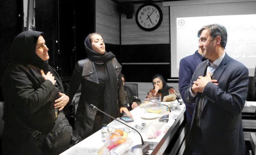 شهرری | نشست صمیمی  معاون  استاندار و فرماندارویژه شهرستان ری با نخبگان و فعالان حوزه معلولیت