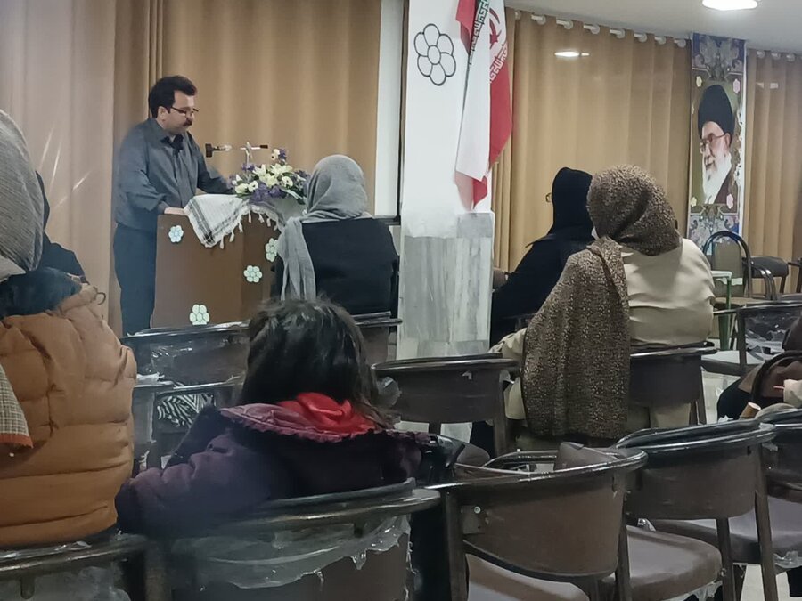 کارگاه «همراهی هوشمندانه والدین در مسیر بلوغ» در سنندج برگزار شد