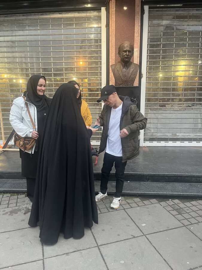 اجرای تئاتر خیابانی توسط توانخواهان به مناسبت هفته جهانی افراد دارای معلولیت