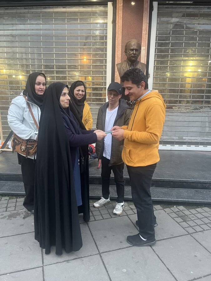 اجرای تئاتر خیابانی توسط توانخواهان به مناسبت هفته جهانی افراد دارای معلولیت