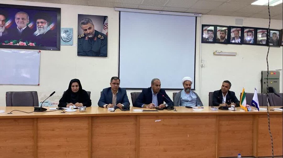 نشست رسیدگی به مطالبات زنان سرپرست خانوارشهرستان عنبرآباد