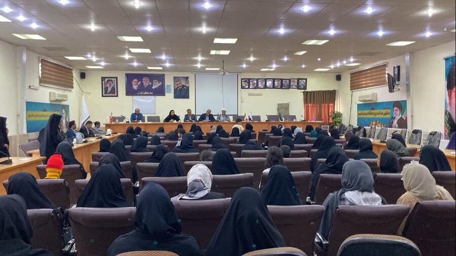 نشست رسیدگی به مطالبات زنان سرپرست خانوارشهرستان عنبرآباد