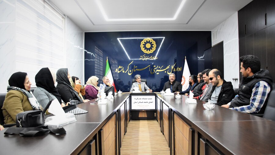 دیدار اعضای انجمن نابینایان با مدیرکل بهزیستی کرمانشاه