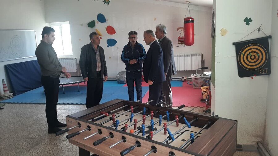 بازدید شهردار قروه و رئیس بهزیستی از مدرسه استثنایی شفا
