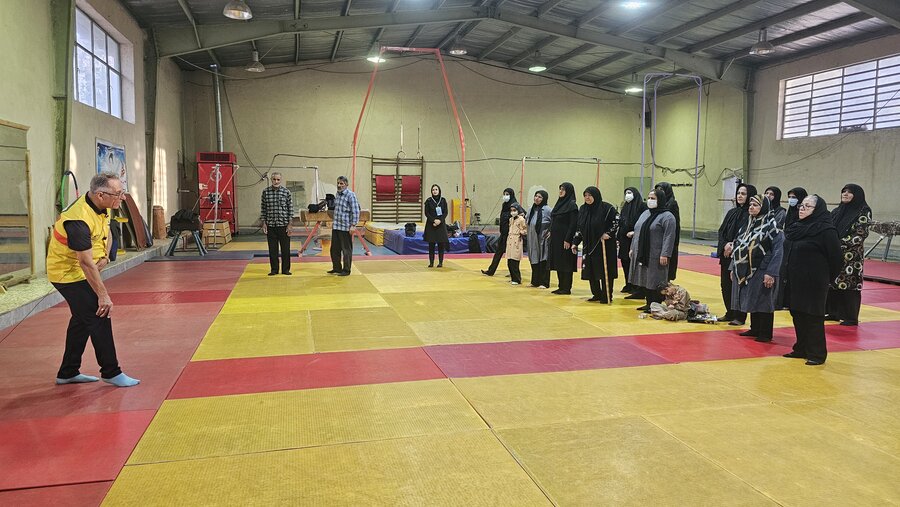 جلسات ورزش همگانی سالمندان در مرکز مهر و گفتگوی زاهدان