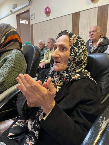 بازدید از مرکز سالمندان شریف فردیس و برگزاری جشنی با شکوه به مناسبت ولادت حضرت زهرا سلام الله علیها