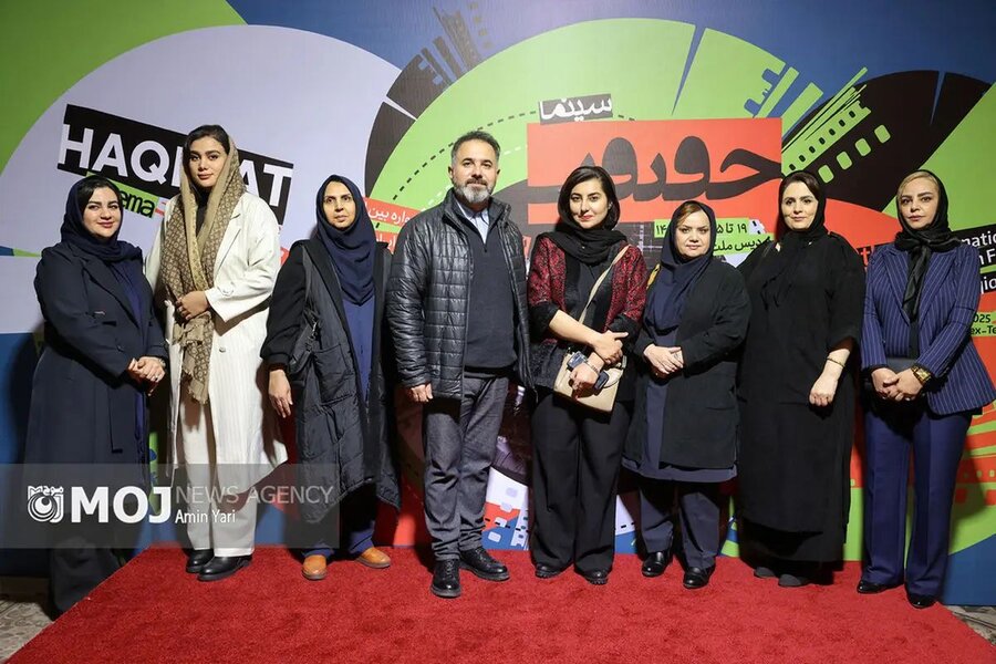 تقدیر از مادران و مادریاران شیرخوارگاه‌های آمنه و شبیر در افتتاحیه سینماحقیقت