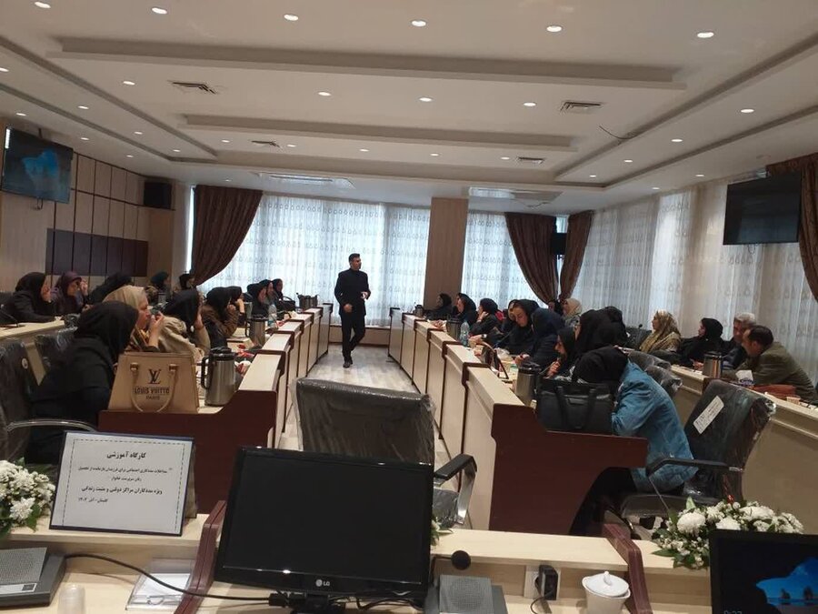 برگزاری جلسه آموزشی ویژه مددکاران مراکز مثبت زندگی و کارشناسان دولتی دربازگشت کودکان بازمانده از تحصیل تحت پوشش به چرخه آموزش