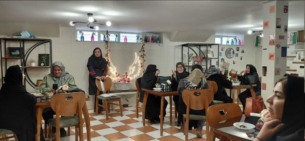 برگزاری جشن روز زن و مادر در کافه نارمیلا شهر بهار به همت مرکز مثبت زندگی ۳۳۸ بهزیستی شهرستان بهار