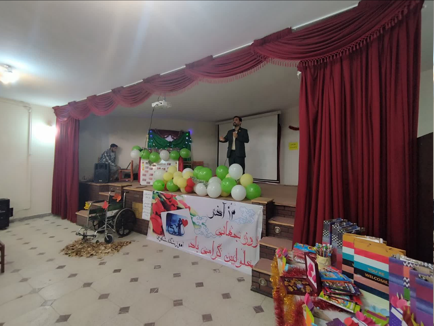 گزارش تصویری قدردانی از مادران فداکار و دانشآموزان استثنایی