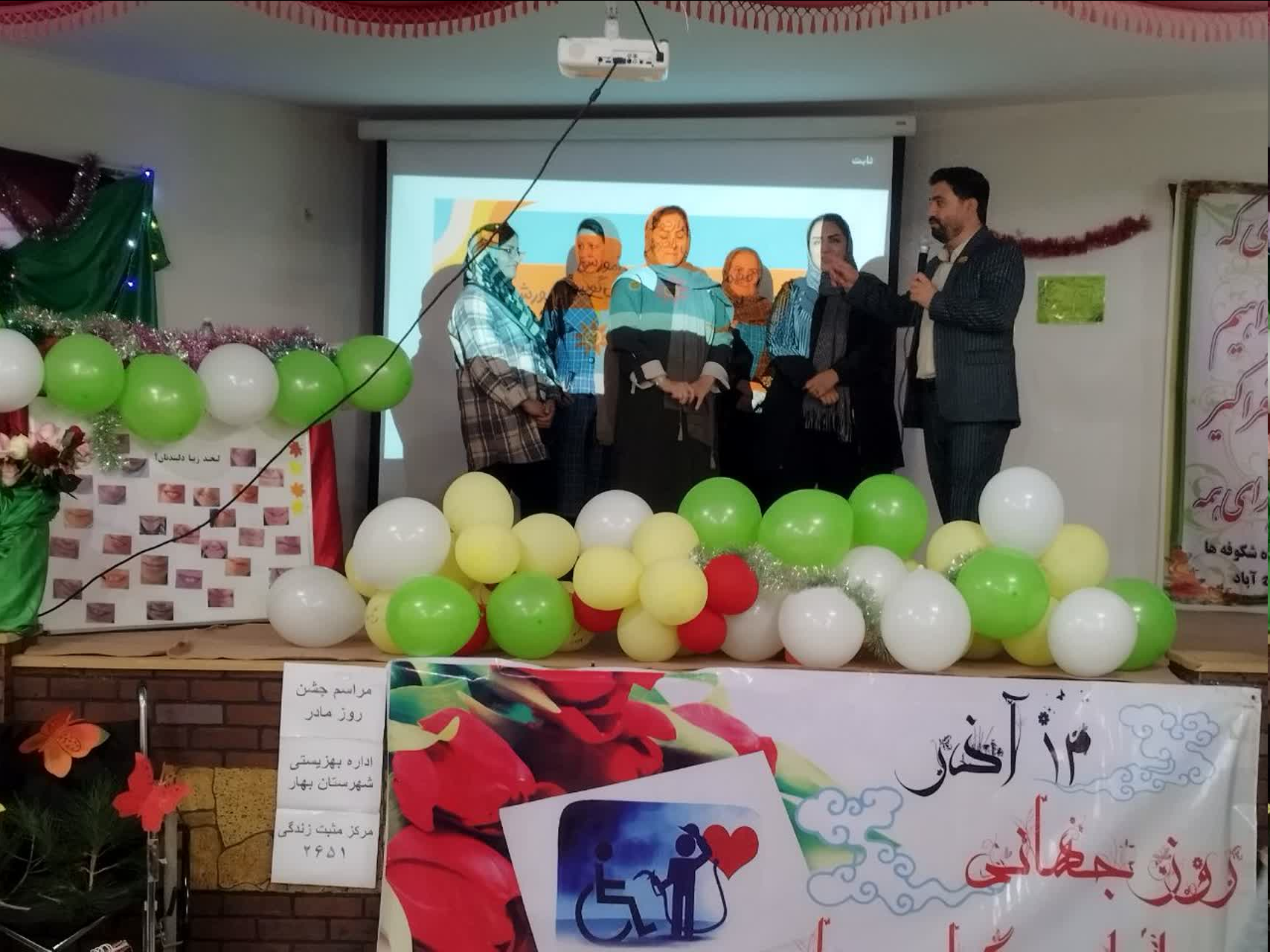 گزارش تصویری قدردانی از مادران فداکار و دانش‌آموزان استثنایی