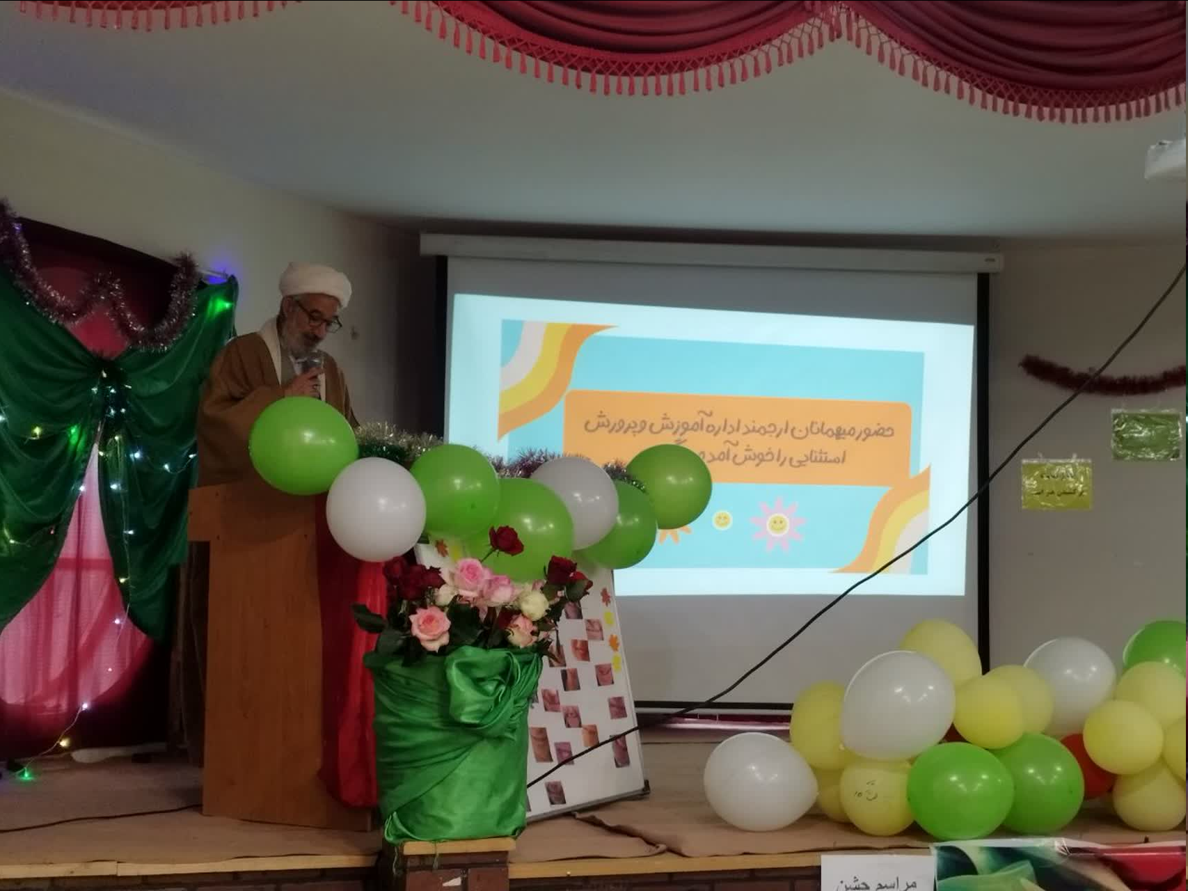 گزارش تصویری قدردانی از مادران فداکار و دانش‌آموزان استثنایی