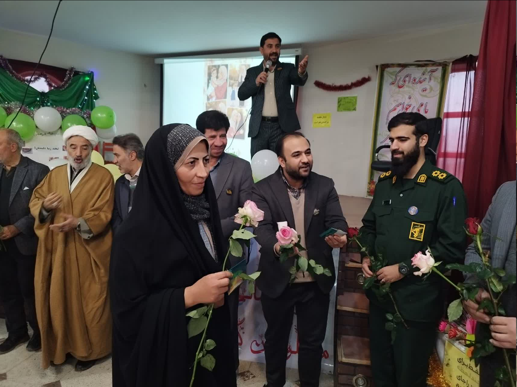 گزارش تصویری قدردانی از مادران فداکار و دانش‌آموزان استثنایی