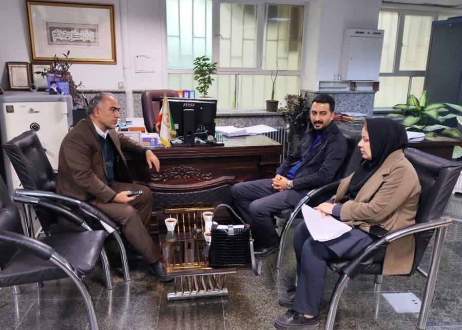 جلسه رئیس بهزیستی پیرانشهر با رئیس بانک ملی و بررسی راهکارهای تسهیل پرداخت تسهیلات به مددجویان