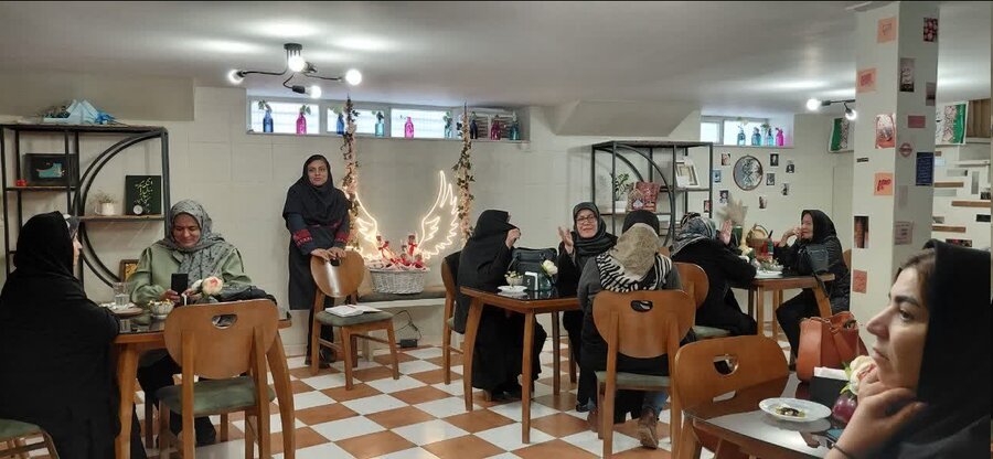 برگزاری جشن روز زن و مادر در کافه نارمیلا شهر بهار به همت مرکز مثبت زندگی ۳۳۸ بهزیستی شهرستان بهار