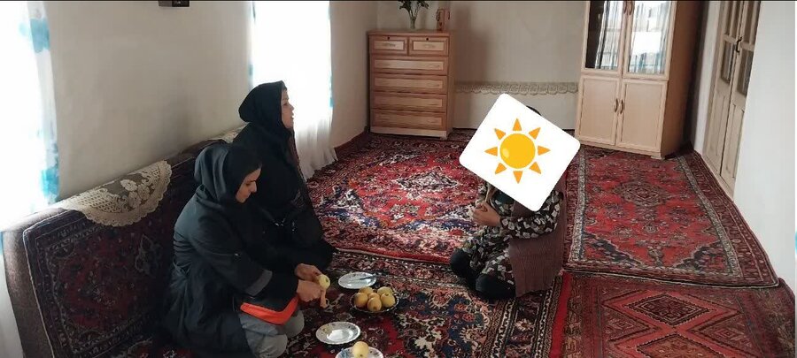 بازدید کارشناس مسئول دفتر زنان بهزیستی همدان از منزل زن سرپرست خانوار تحت پوشش در شهرستان بهار