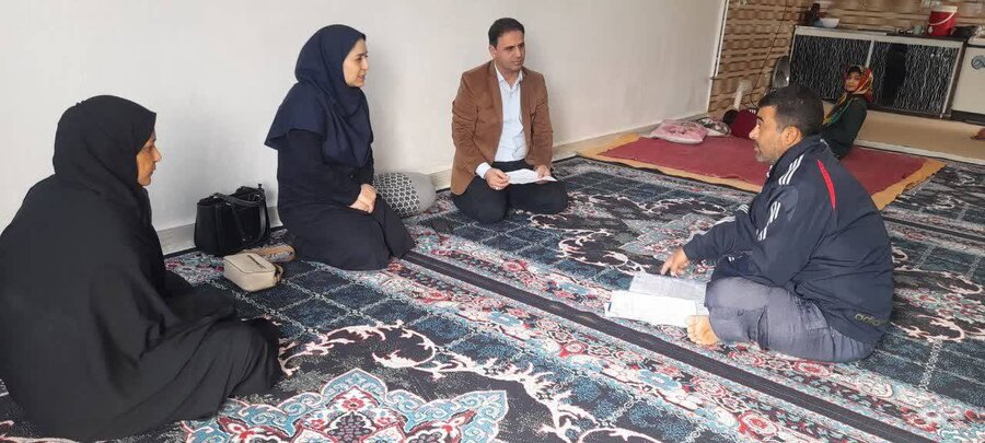 تقدیر مدیر بهزیستی اهواز از مادر خانواده دارای چند معلول 