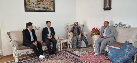 بیله سوار|  بمناسبت بزرگداشت مقام والای مادر و روز زن، مراسمی صمیمی و ارزشمند در منزل یکی از مادران سالمند برگزار شد.