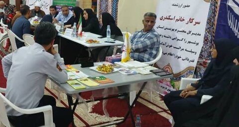 میز خدمت بهزیستی استان بوشهر در مصلی نماز جمعه شهر خورموج
