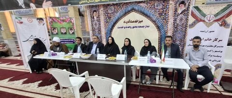 میز خدمت بهزیستی استان بوشهر در مصلی نماز جمعه شهر خورموج
