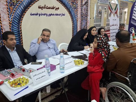 میز خدمت بهزیستی استان بوشهر در مصلی نماز جمعه شهر خورموج