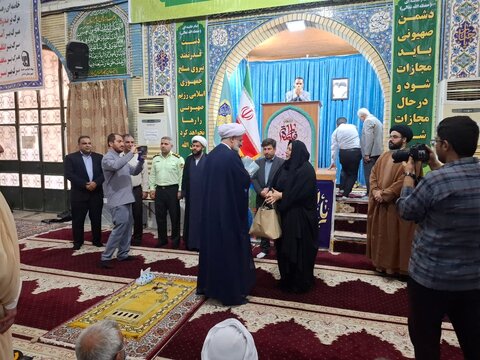 میز خدمت بهزیستی استان بوشهر در مصلی نماز جمعه شهر خورموج