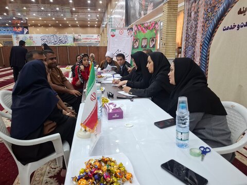 میز خدمت بهزیستی استان بوشهر در مصلی نماز جمعه شهر خورموج