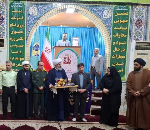 میز خدمت بهزیستی استان بوشهر در مصلی نماز جمعه شهر خورموج