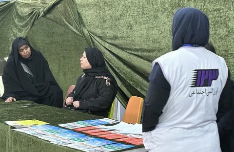 برگزاری میز خدمت و سخنرانی پیش از خطبه‌ها توسط مدیر بهزیستی شهرستان کرج در مصلی نماز جمعه محمدشهر