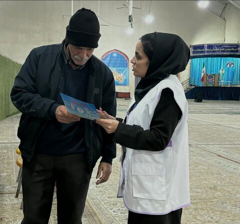 برگزاری میز خدمت و سخنرانی پیش از خطبه‌ها توسط مدیر بهزیستی شهرستان کرج در مصلی نماز جمعه محمدشهر