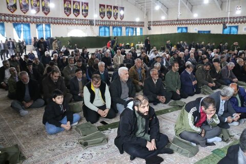 برگزاری میز خدمت و سخنرانی پیش از خطبه‌ها توسط مدیر بهزیستی شهرستان کرج در مصلی نماز جمعه محمدشهر