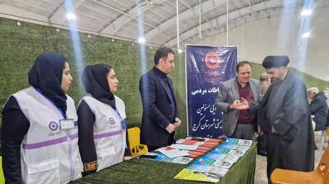 برگزاری میز خدمت و سخنرانی پیش از خطبه‌ها توسط مدیر بهزیستی شهرستان کرج در مصلی نماز جمعه محمدشهر