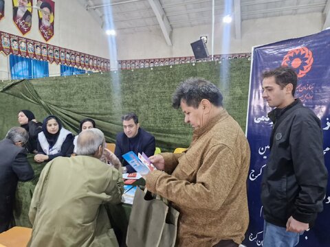 برگزاری میز خدمت و سخنرانی پیش از خطبه‌ها توسط مدیر بهزیستی شهرستان کرج در مصلی نماز جمعه محمدشهر