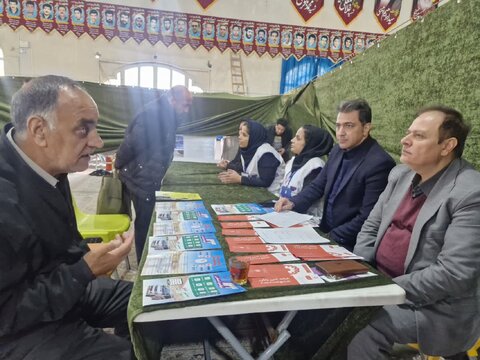 برگزاری میز خدمت و سخنرانی پیش از خطبه‌ها توسط مدیر بهزیستی شهرستان کرج در مصلی نماز جمعه محمدشهر